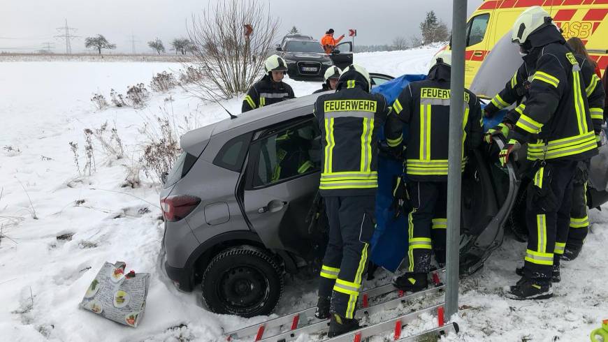 H1, Absicherung Einsatzstelle, VU 2x Pkw, 1 Patient