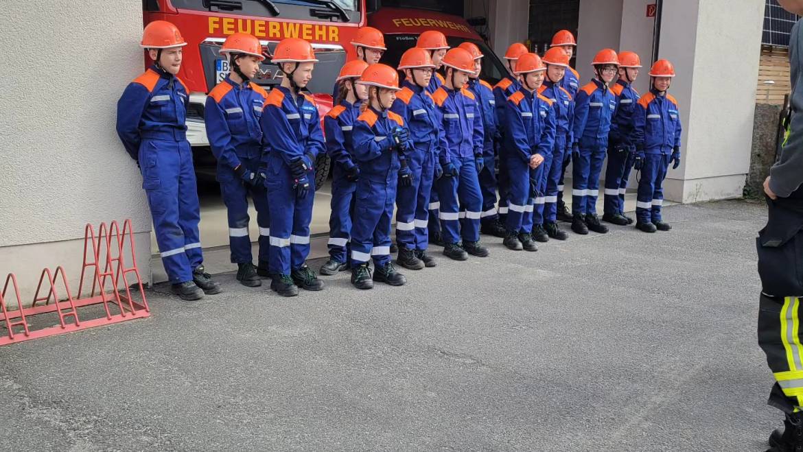 Gruppe im Löscheinsatz