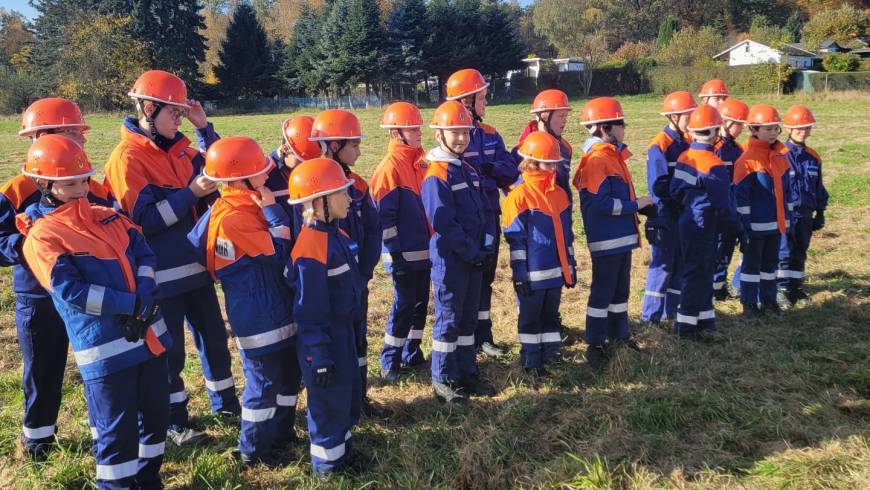 Am 26.10.2024 haben wir mit der Jugendfeuerwehr Schmölln eine Einsatzübung ,, Gruppe im Lö