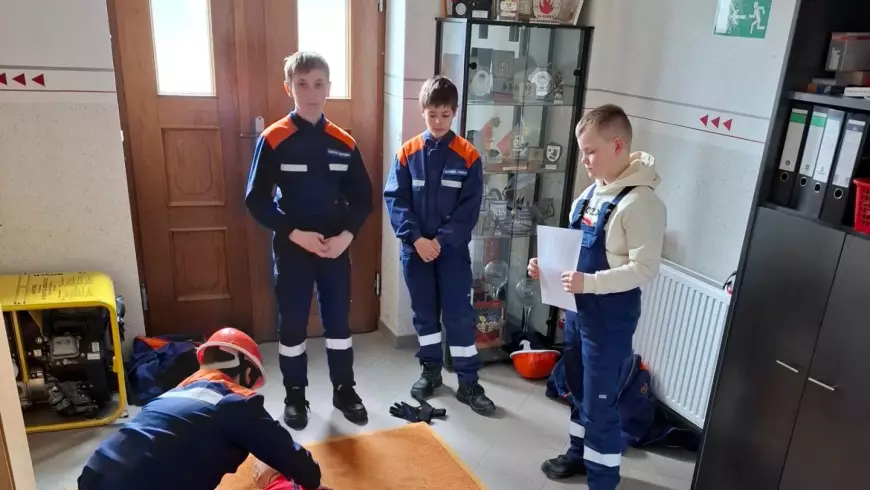 Am 05.04.25 haben die Löschzwerge wieder für Jugendflamme 1 fleißig geübt nebenbei haben w