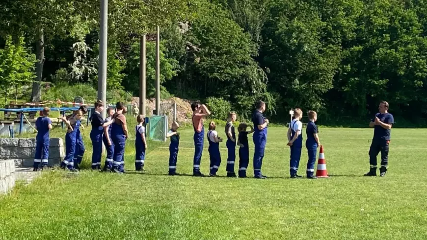 Zum heutigen Dienst haben wir Sport gemacht auf dem Sportplatz von Schmölln. Die Löschzwer